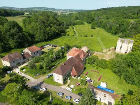 Location gite à Montigny lès Cherlieu, Gîtes de caractère avec jardins au cœur de la nature, idéal pour familles et amis