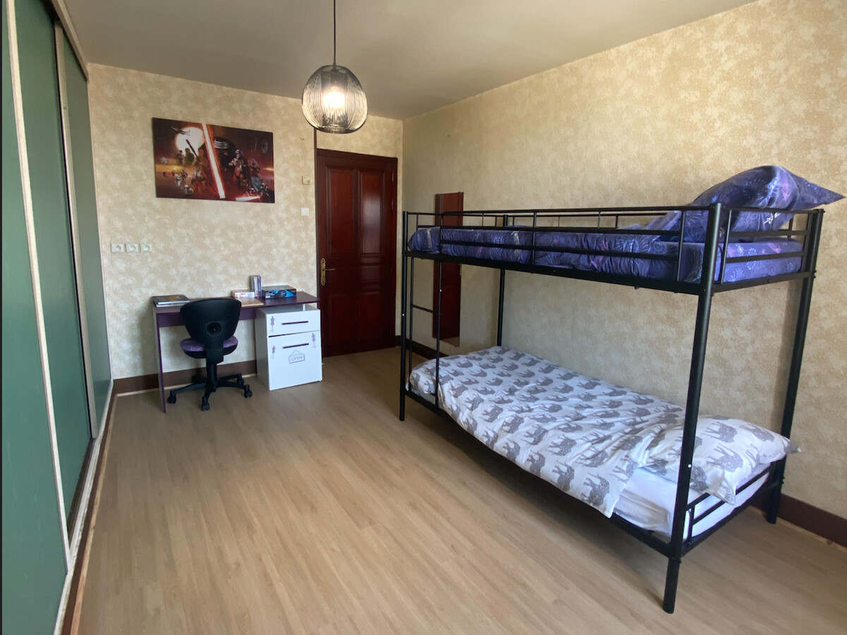 Gîte 12 personnes, piscine et parking à Saint-Gaultier - Photo 12