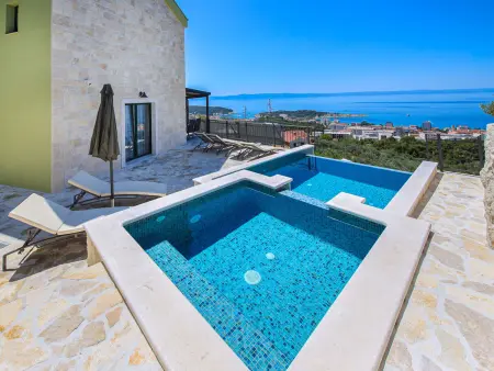 Maison Bellevue avec piscine privée chauffée à Makarska