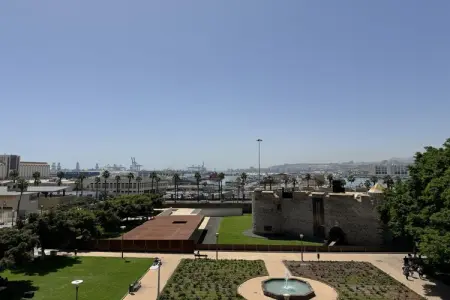 Maison Las Palmas, balcon vue mer à 400 m de plage : photo 26