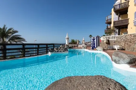 Maison 45 m² balcon & piscine, 30 m plage : photo 9