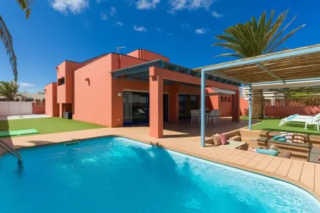 Long Beach with pool By CanariasGetaway, Villa à Corralejo proche de la plage - Photo 4