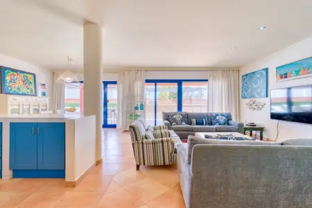 Long Beach with pool By CanariasGetaway, Villa à Corralejo proche de la plage - Photo 13
