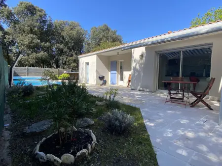 Location maison à Saint Pierre d'Oléron, Maison avec Piscine Privée, Jardin et Parking - Saint-Pierre dOléron
