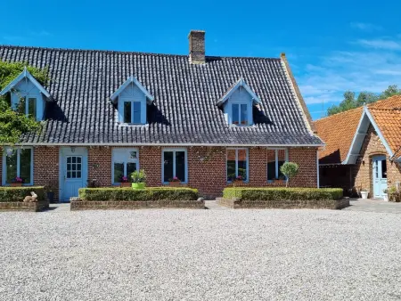 Location gite à Oudezeele, Gîte spacieux au cœur des Flandres avec cheminée et jardin pour 15 personnes