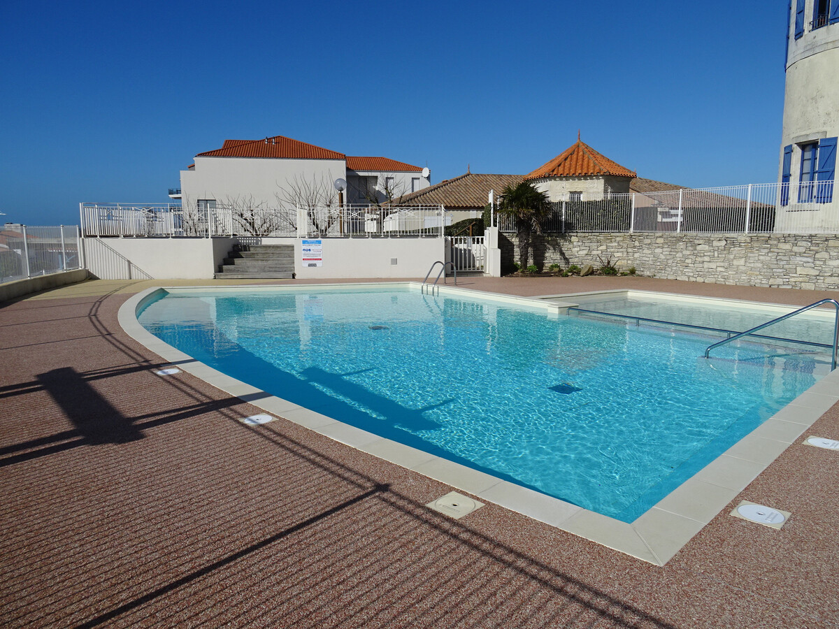 Appartement 2 chambres avec piscine, jardin et parking - Photo 2