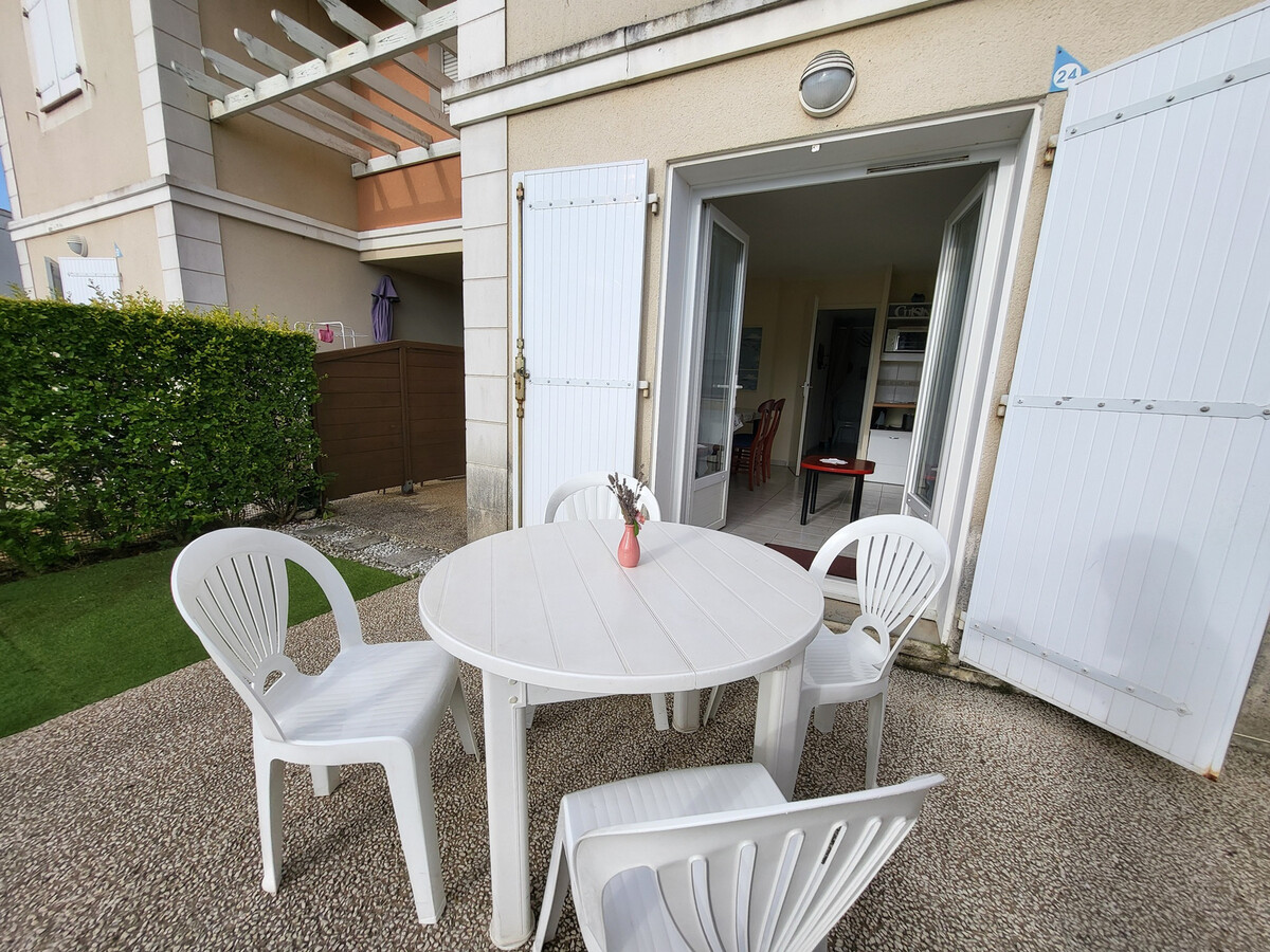 Appartement 2 chambres avec piscine, jardin et parking - Photo 3