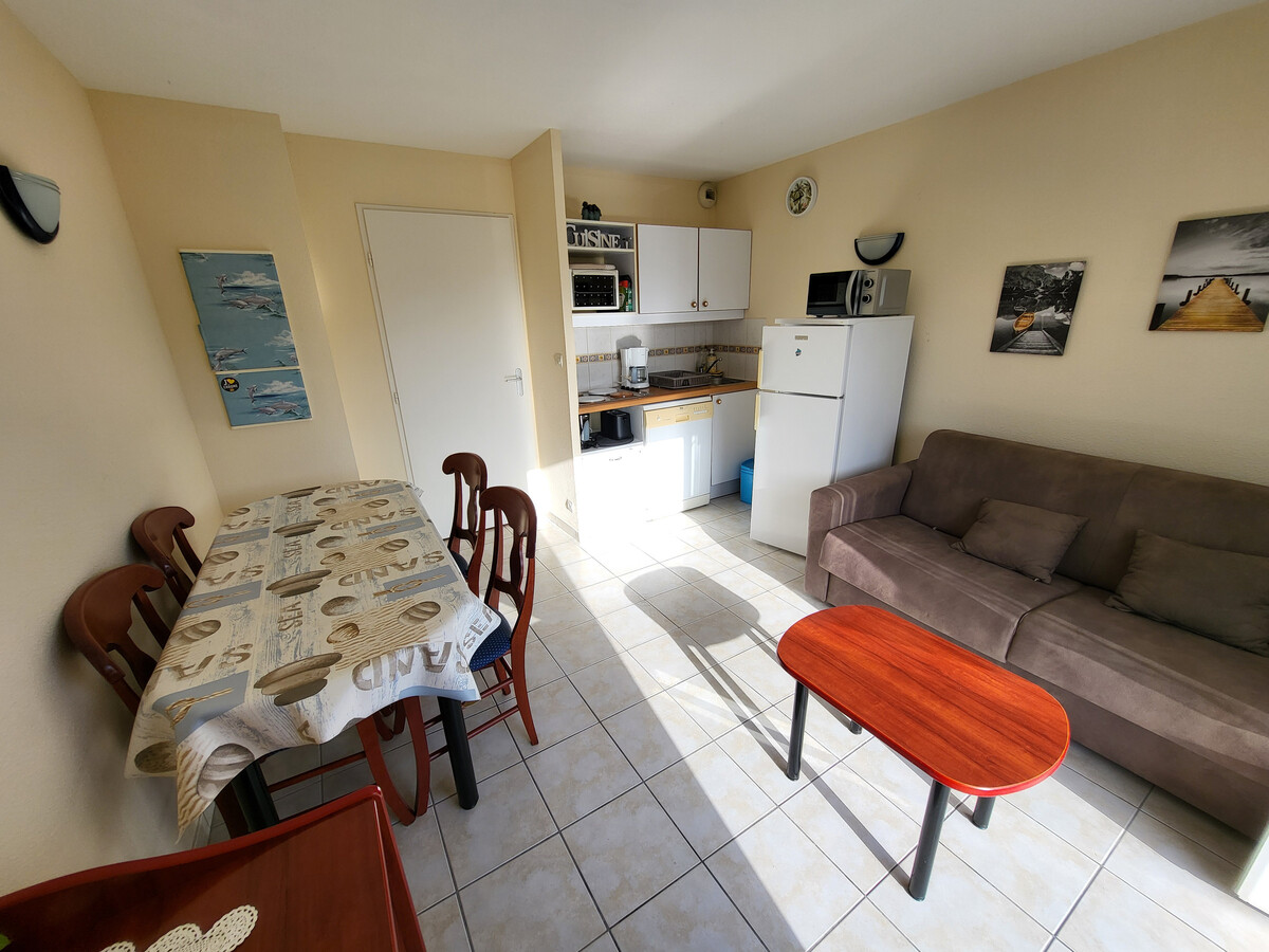 Appartement 2 chambres avec piscine, jardin et parking - Photo 4