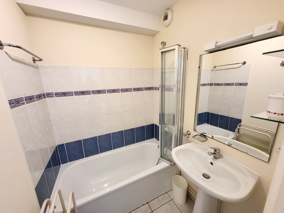 Appartement 2 chambres avec piscine, jardin et parking - Photo 6