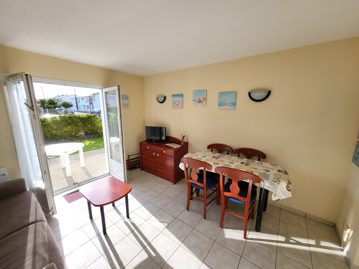 Appartement 2 chambres avec piscine, jardin et parking - Photo 7