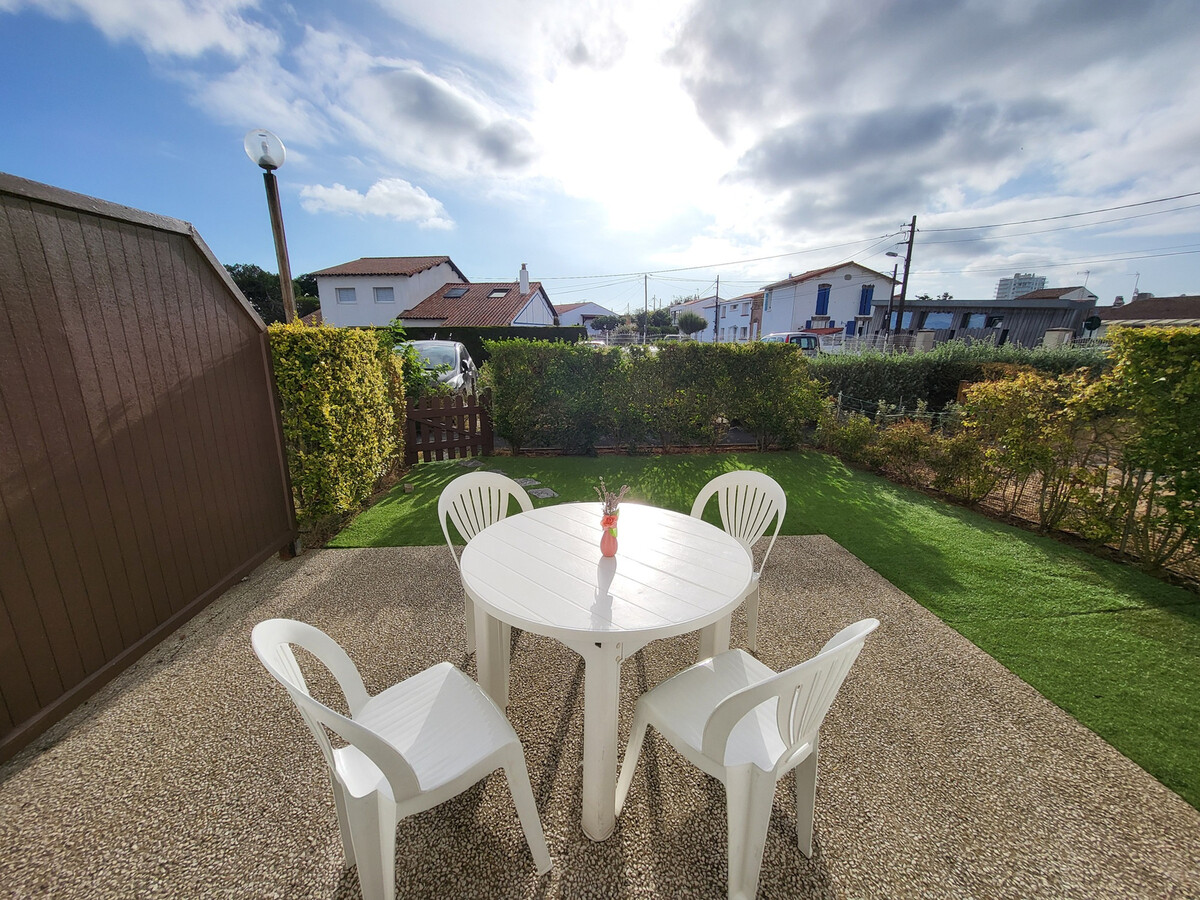 Appartement 2 chambres avec piscine, jardin et parking - Photo 11