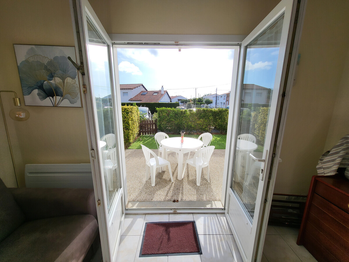 Appartement 2 chambres avec piscine, jardin et parking - Photo 13