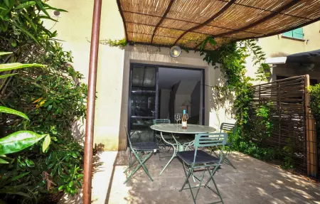 Location maison à St Laurent de la Cabr.