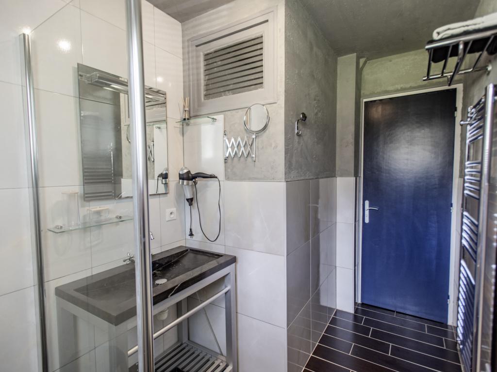 Cabirat, maison 6 personnes avec piscine à Mazeyrolles - Photo 16