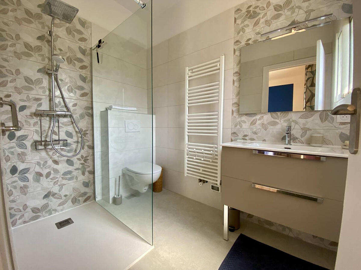 Maison de ville rénovée à Cambo-les-Bains avec balcon - Photo 12