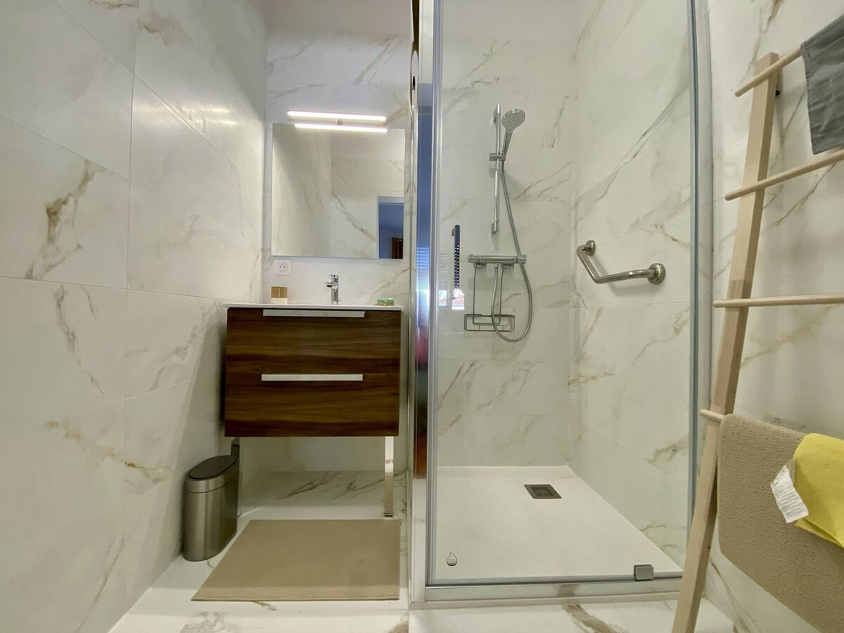 Maison de ville rénovée à Cambo-les-Bains avec balcon - Photo 15