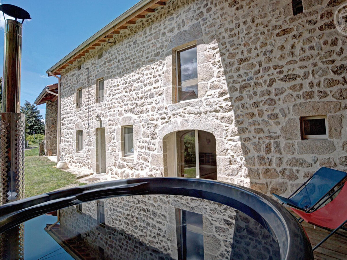 Gîte 12 pers. avec bain nordique à Usson-en-Forez - Photo 1
