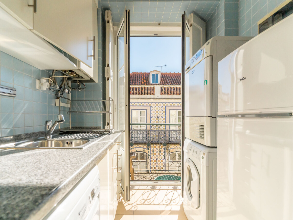 Appartement 2 chambres Baixa avec ascenseur et balcon - Photo 5