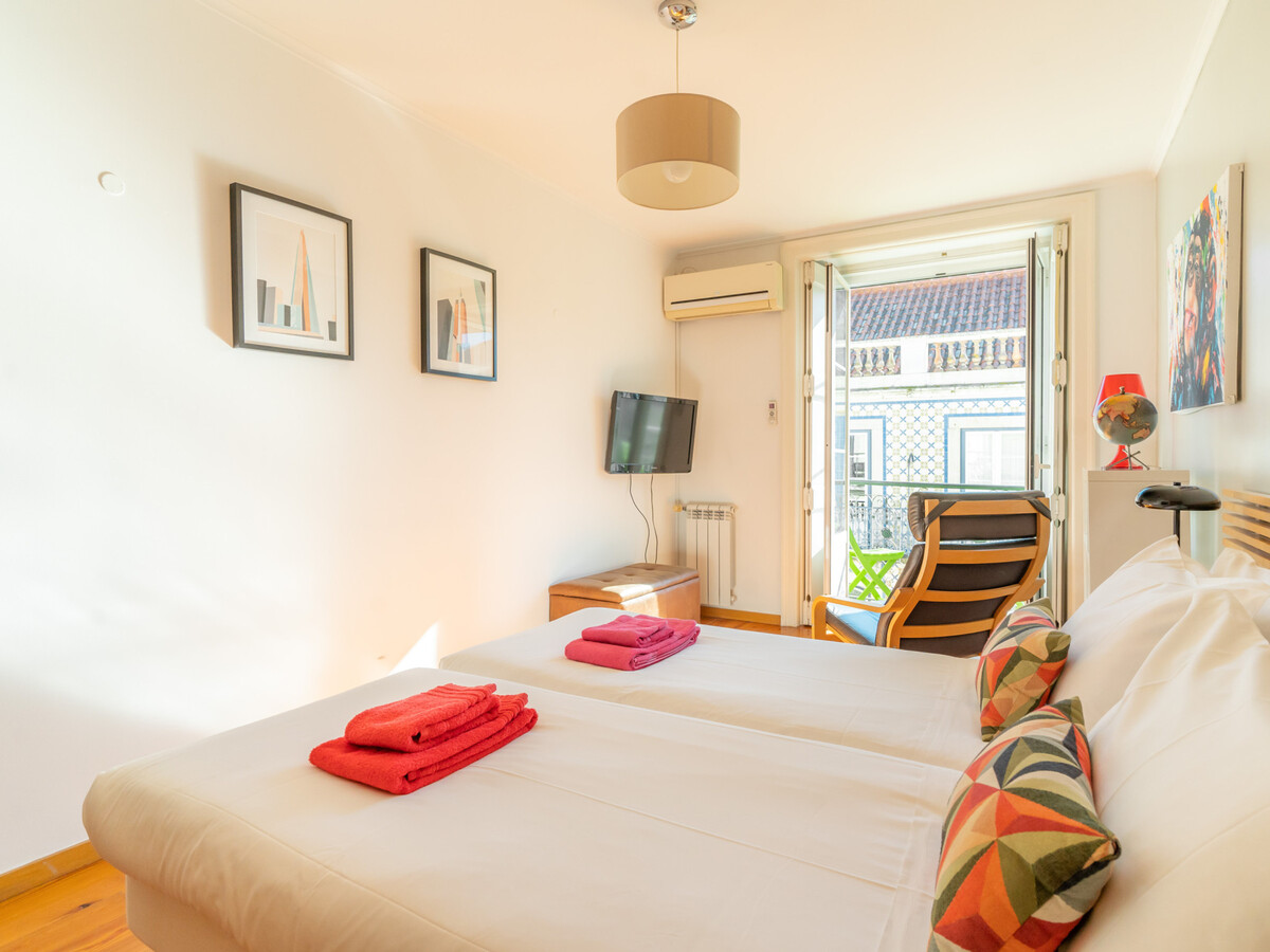 Appartement 2 chambres Baixa avec ascenseur et balcon - Photo 10