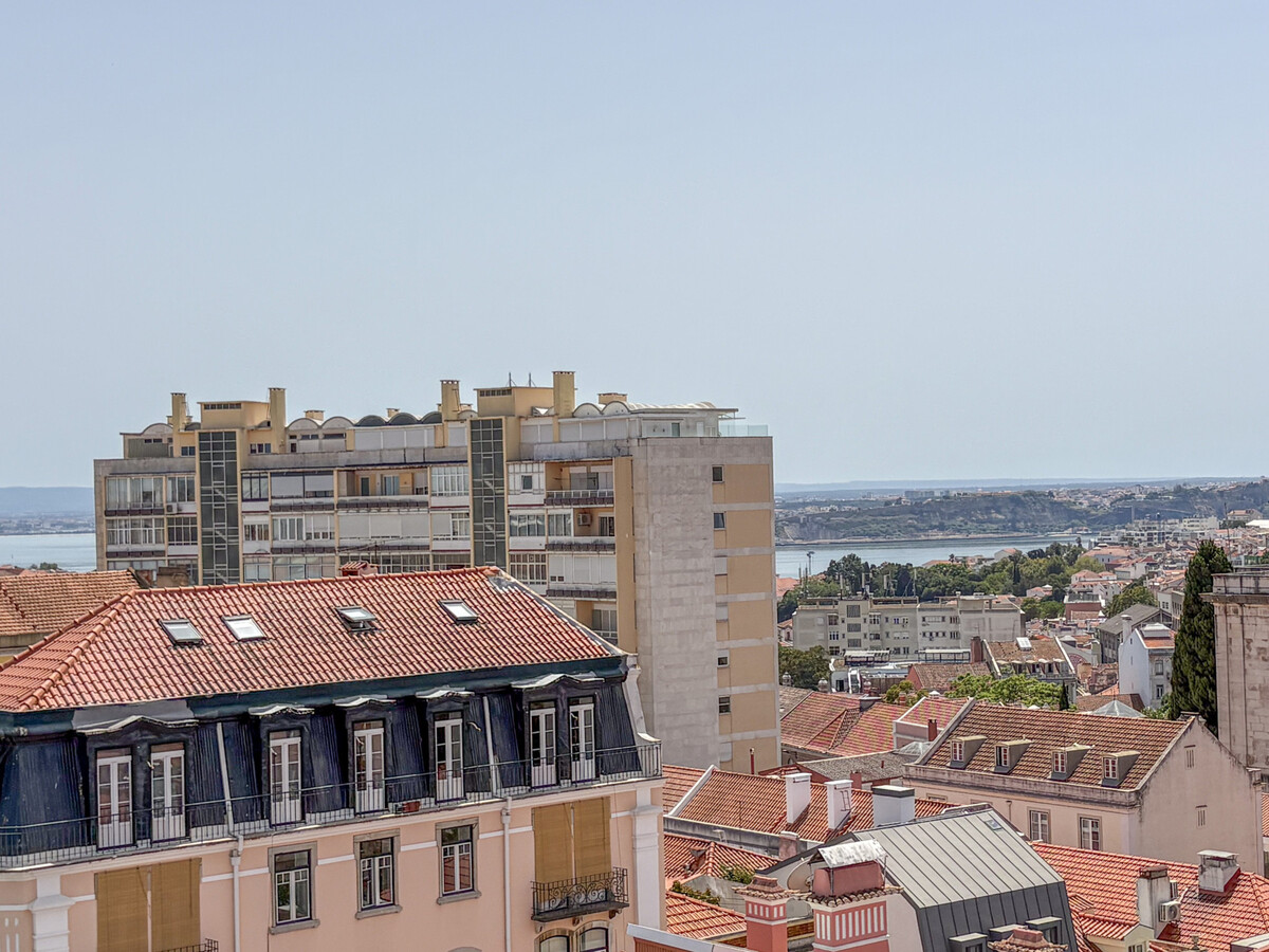 Penthouse privé à Lisbonne, terrasse vue pont et fleuve - Photo 17