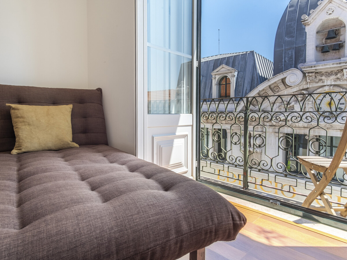 LV Premier Chiado CH2 : 3 chambres avec balcon vue toits - Photo 13