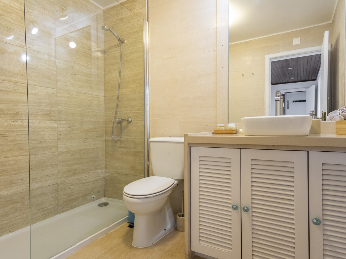 LV Premier Chiado CH2 : 3 chambres avec balcon vue toits - Photo 14