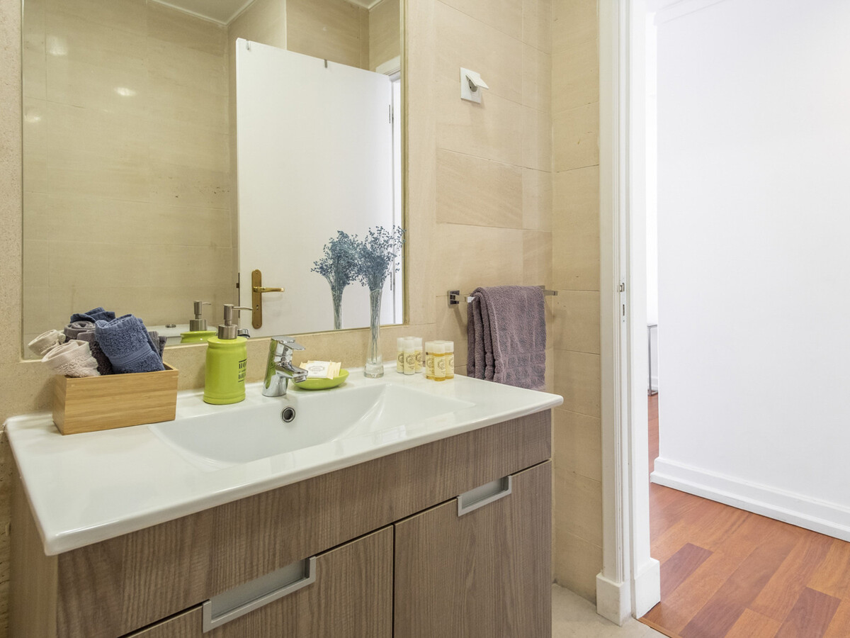 LV Premier Chiado CH2 : 3 chambres avec balcon vue toits - Photo 17