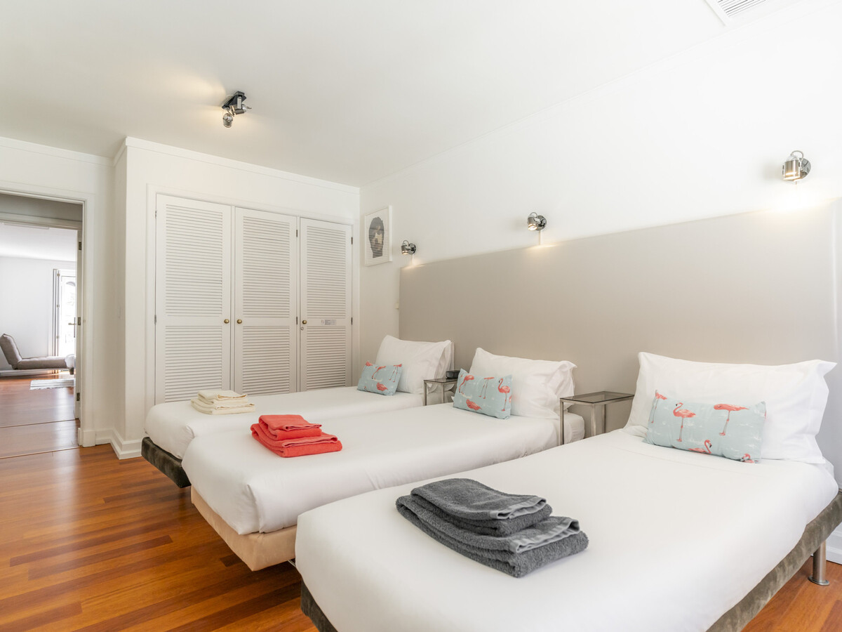LV Premier Chiado CH2 : 3 chambres avec balcon vue toits - Photo 23