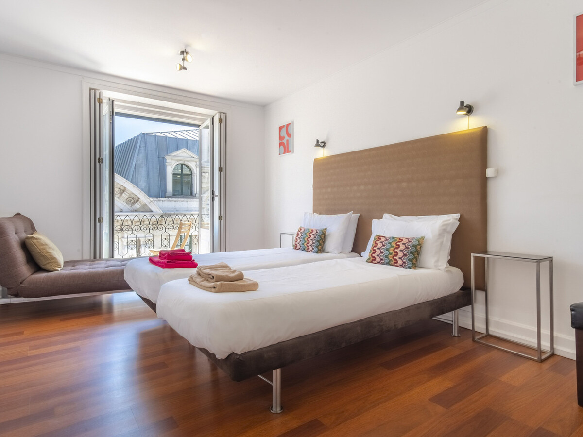 LV Premier Chiado CH2 : 3 chambres avec balcon vue toits - Photo 24