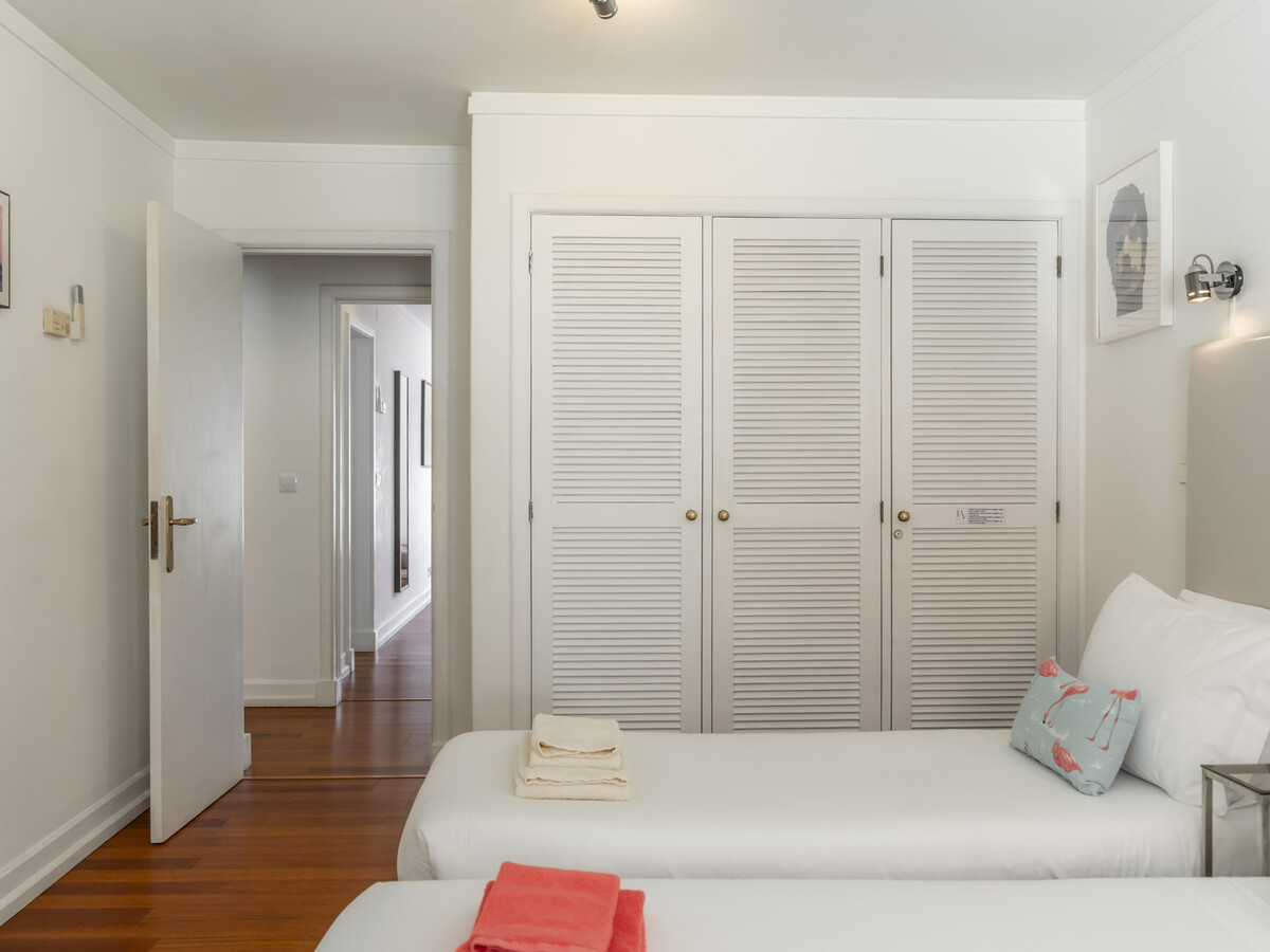 LV Premier Chiado CH2 : 3 chambres avec balcon vue toits - Photo 32