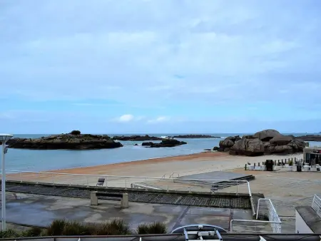 Appartement vue mer face plage Coz-Pors, Trégastel : photo 9