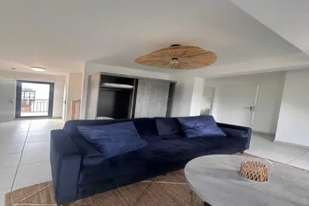 Location appartement à Suresnes, Appt Elégant - 3BDR/8P - Proche Paris & La Défense