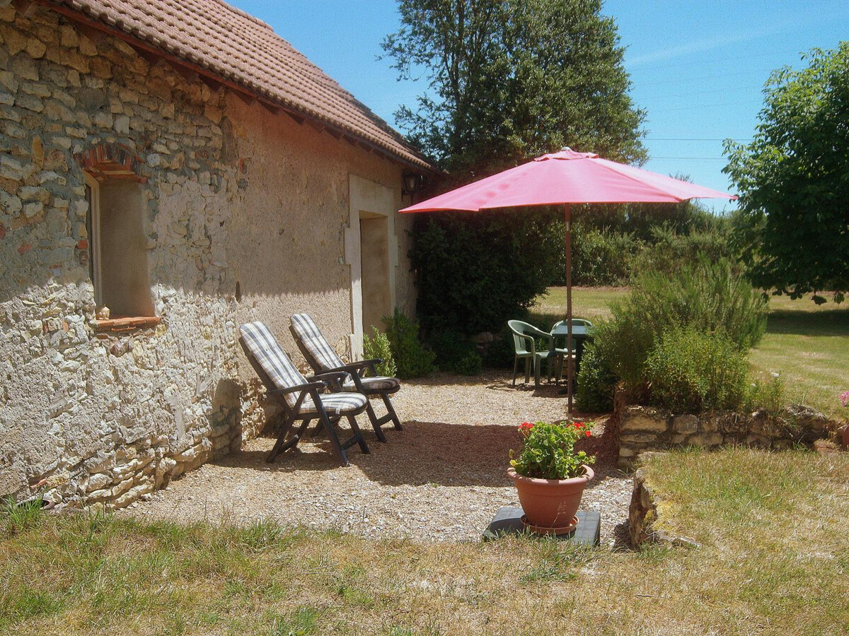 Ancienne fermette restaurée à Lurcy-Lévis, 2 pers. - Photo 1