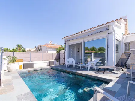 Location gite à Empuriabrava, Maison Empuriabrava avec Piscine Privée et Parking
