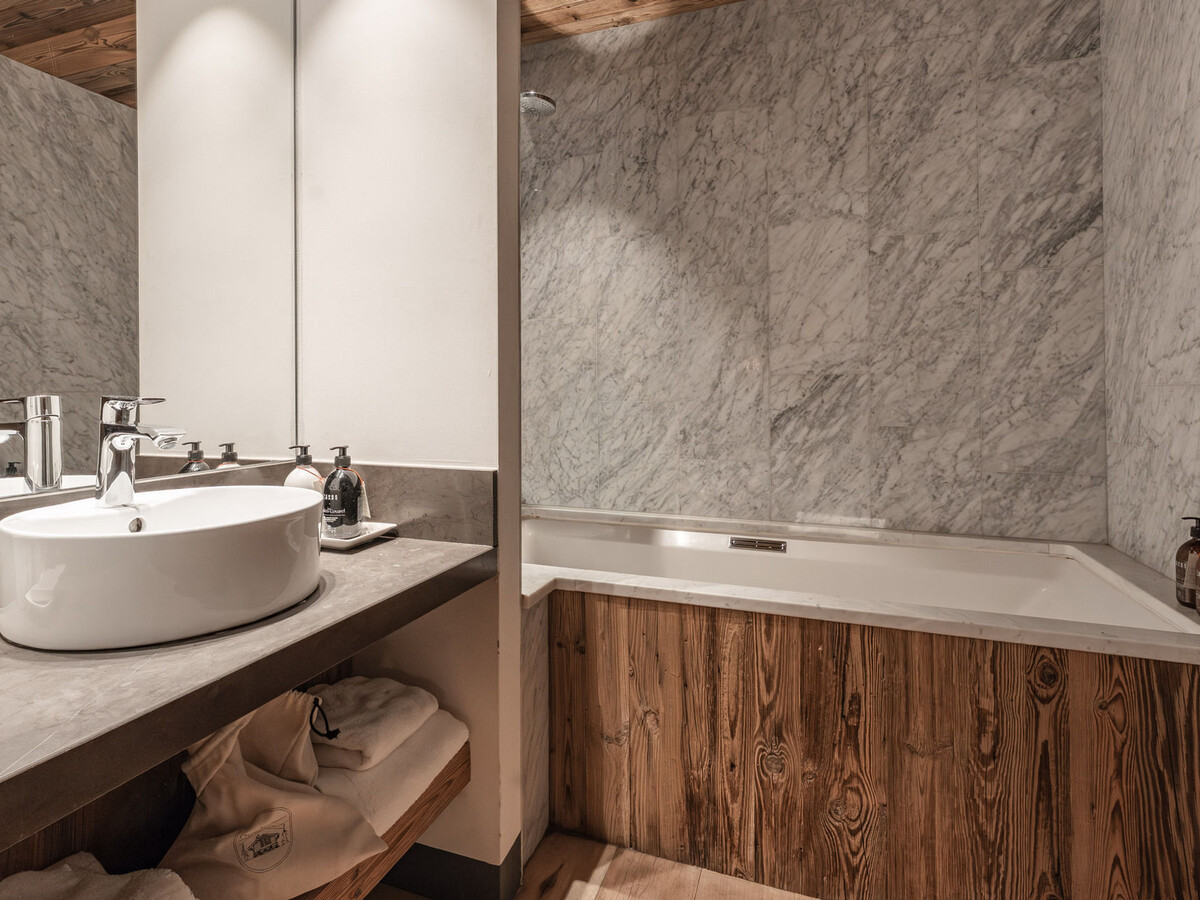 Appartement 5 chambres sous les toits de Val-d'Isère - Photo 5