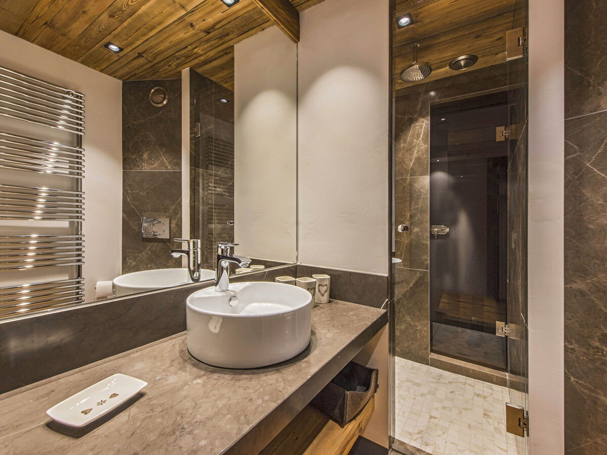 Appartement 5 chambres sous les toits de Val-d'Isère - Photo 10