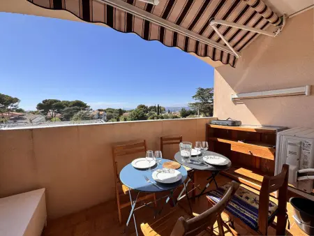 Location appartement à Six Fours les Plages, Studio cabine au Brusc, proche mer, 4 couchages