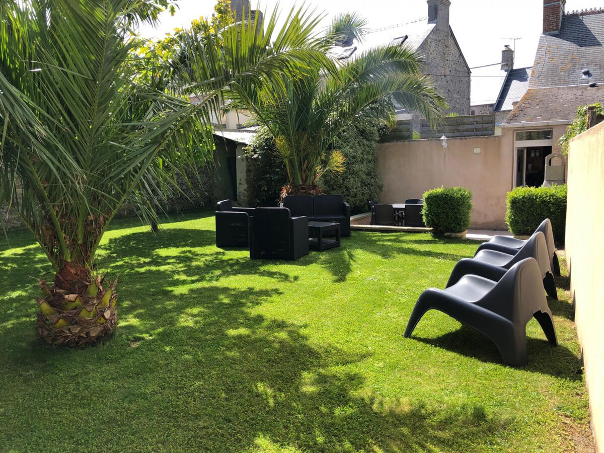 Gîte côtier 1870 à Réville, jardin clos et terrasse - Photo 1