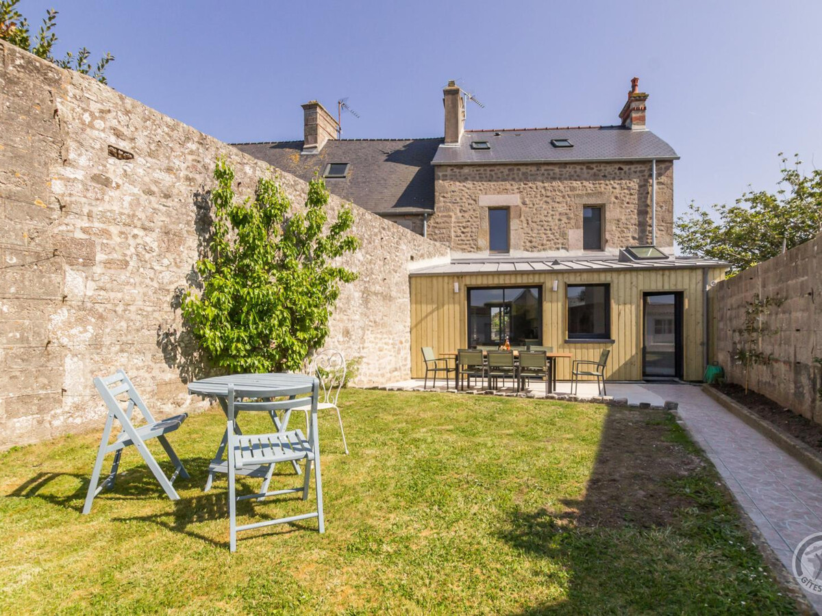 Gîte 8 pers. à Barfleur, jardin clos et façade en galets - Photo 9