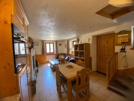 Maison de village aux Allues, 3 chambres, proche commerces - Photo 1