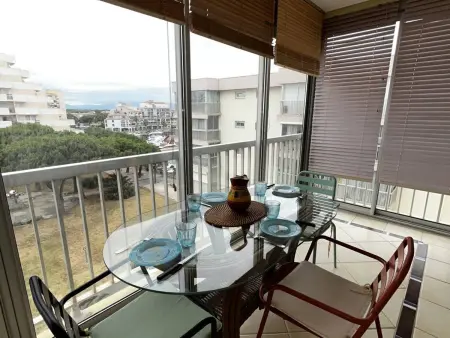 Location appartement à Canet en Roussillon, T2 lumineux au port, climatisation, loggia avec vue, parking inclus
