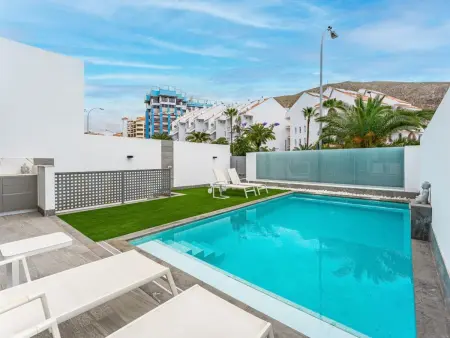 Villa 3 étages avec piscine chauffée à Los Cristianos : photo 3