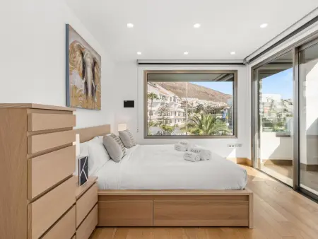 Villa 3 étages avec piscine chauffée à Los Cristianos : photo 9