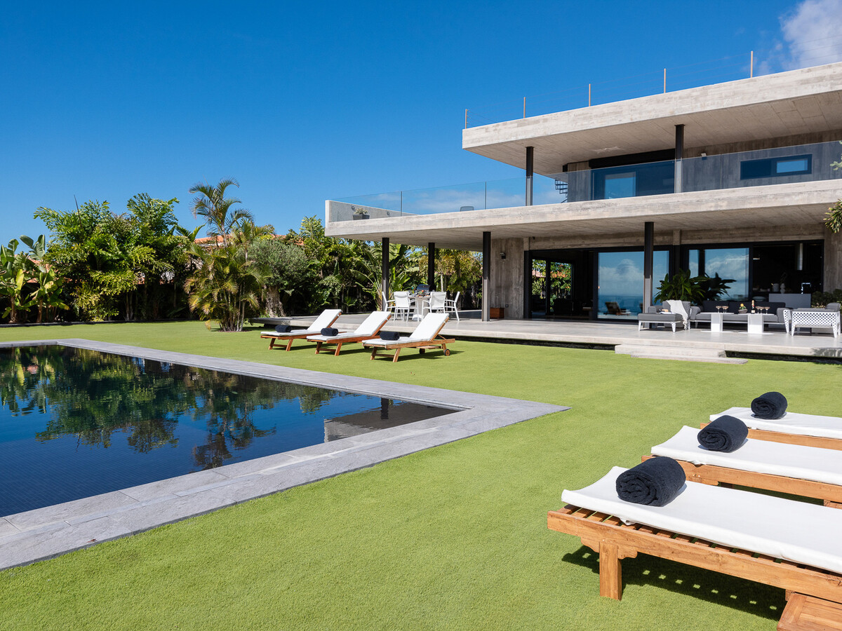 Villa brutaliste avec piscine chauffée à Adeje - Photo 1
