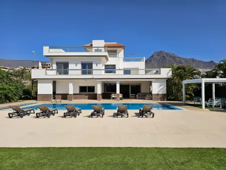 Location villa à Adeje, Villa de Luxe à Costa Adeje - Piscine et Confort pour 8 Personnes