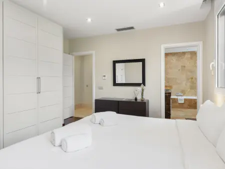 Villa El Duque Privé – 708 m², piscine chauffée, 8 pers. : photo 12