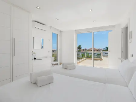 Villa El Duque Privé – 708 m², piscine chauffée, 8 pers. : photo 15