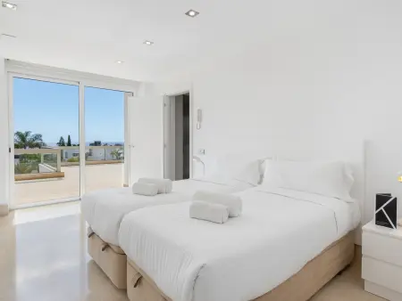 Villa El Duque Privé – 708 m², piscine chauffée, 8 pers. : photo 16