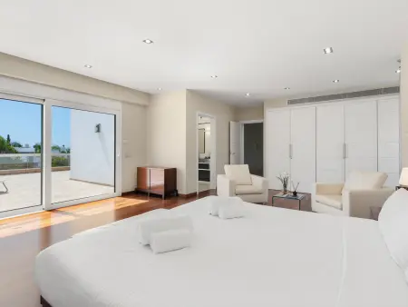 Villa El Duque Privé – 708 m², piscine chauffée, 8 pers. : photo 18