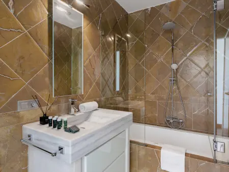 Villa El Duque Privé – 708 m², piscine chauffée, 8 pers. : photo 26